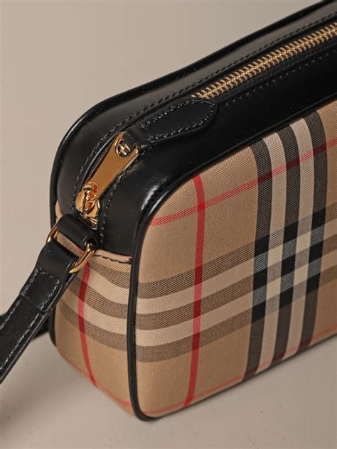 burberry borsa tracolla postina|Burberry Borsa a Tracolla a Quadri .